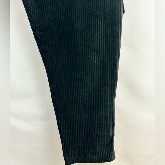 Denim & Co. Black Pull In Velvet Corduroy Pant with Pockets 5X Petite - Picture 3 of 9